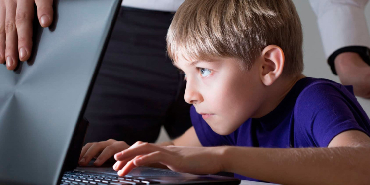 Uşaqlar üçün sosial şəbəkələr qadağan edildi