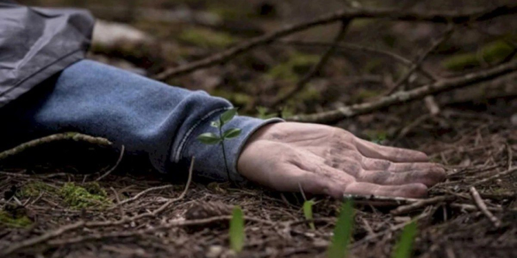 28 yaşlı oğlan evlərinin həyətindəki tikilidə ölü tapıldı