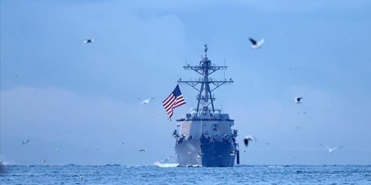 ABŞ Sakit okeanda katerə zərbə endirdi - 2 ölü