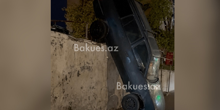 Bakıda qeyri-adi yol qəzası