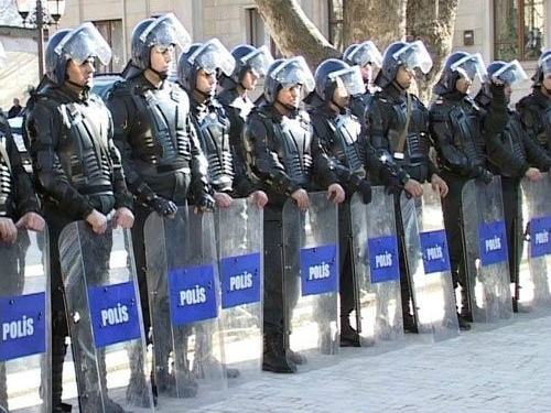 Ukraynada polislərə qumbara atılıb, 6 nəfər yaralanıb