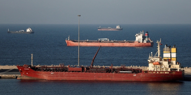 İran Hörmüzdə 2 xarici gəmini SAXLADI