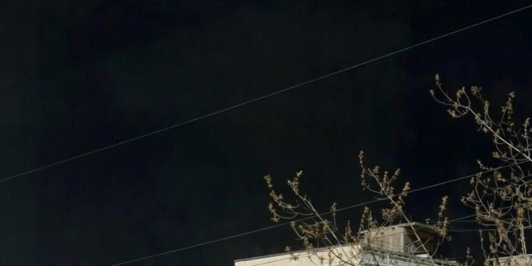 Rusiyada “neft yağışı”: Şəhəri qara tüstü bürüdü 