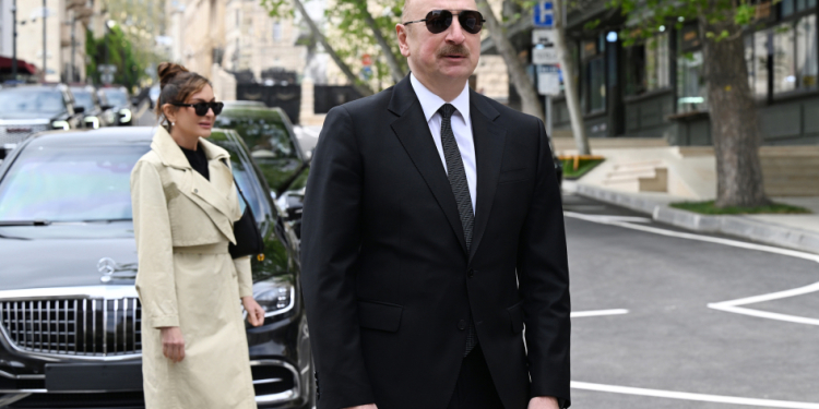 Prezident İlham Əliyev Bakının İslam Səfərli küçəsinin yenidənqurmadan sonra açılışında iştirak edib