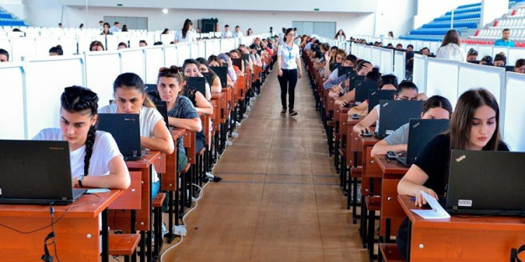 Təhsilverənlərin sertifikatlaşdırılması prosesinin imtahan tarixi açıqlanıb