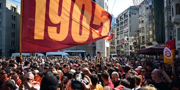 “Sarı-qırmızılılar” 26-cı çempionluğu belə qeyd etdilər - Fotolar