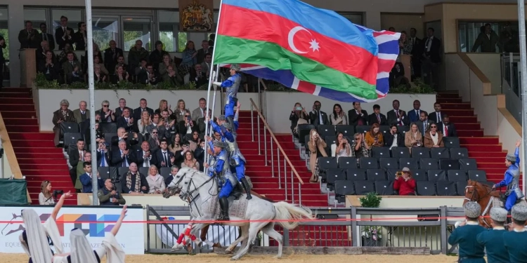 Böyük Britaniya kralı III Çarlz Qarabağ atlarının şousunu izləyib
